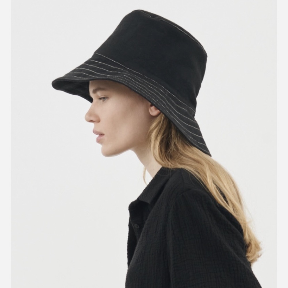 THE HANDLOOM CONTRAST STITCH BRIM BUCKET HAT